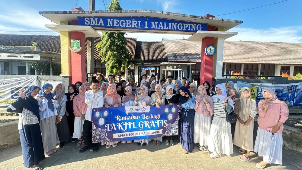 OSIS SMAN 1 Malingping Gelar Kegiatan Berbagi Takjil di Bulan Ramadan