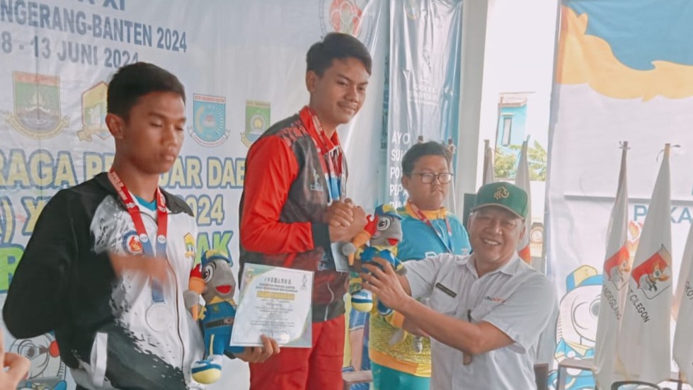 Fazrin Siswa SMAN 1 Malingping Juara Cabang Lomba Menembang di POPDA XI